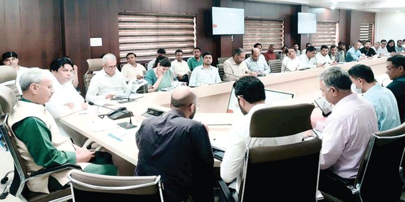 मेट्रो से लेकर ऑर्बिटल रेल कॉरिडोर तक, गुरुग्राम परियोजनाओं की हुई समीक्षा